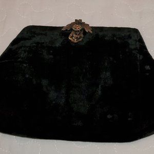 VINTAGE BLACK VELVET EVENING PURSE WITH JEWELED CLASP